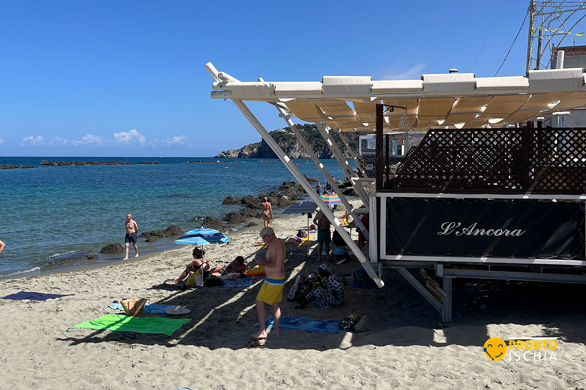 Ristorante l'Ancora alla spiaggia della Chiaia